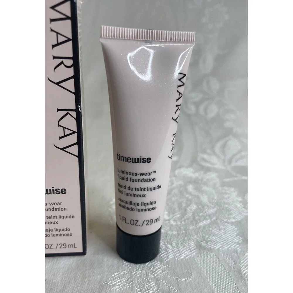 Mary Kay Timewise Luminous-Wear Liquid Foundation Ivory 2 038697 NEW IN BOX